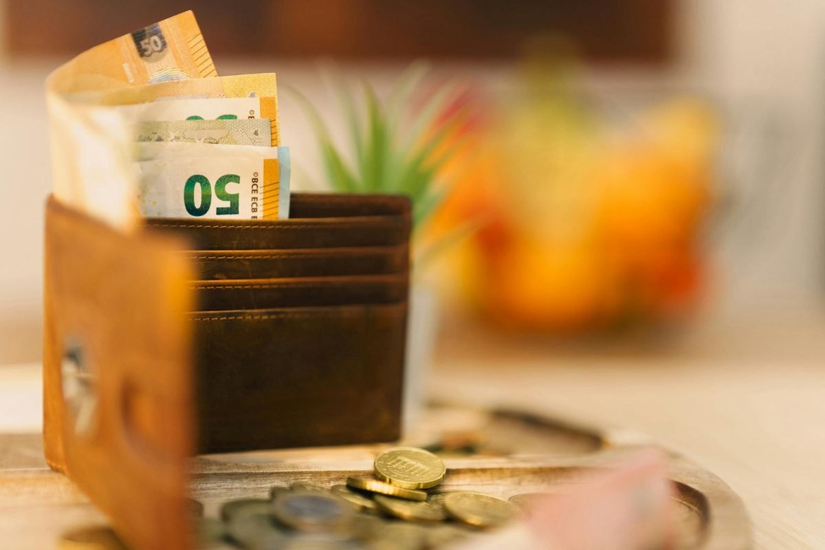 portafoglio con banconote