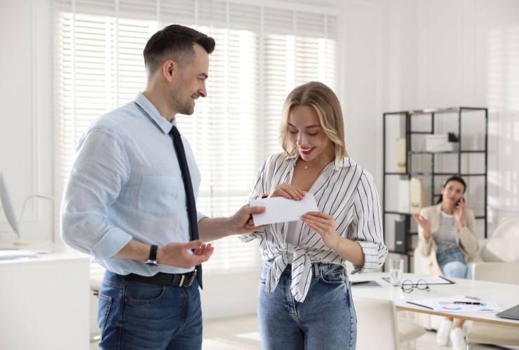 persone che discutono del bonus casa