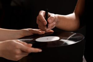 autografo su un disco di vinile