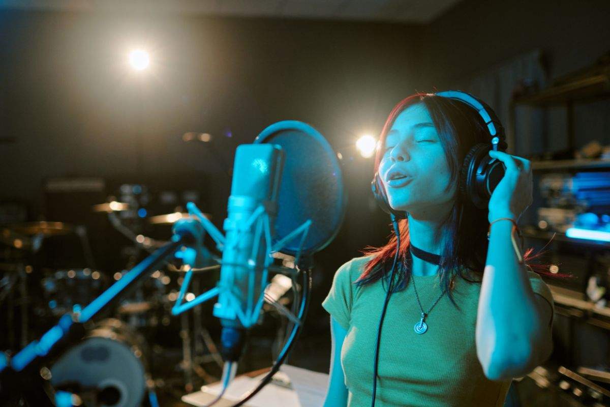 jene-stephaniuk-lkmGeyLItrw-unsplash-ls Come diventare cantante o autore in Italia senza cadere nelle trappole di chi promette successo facile