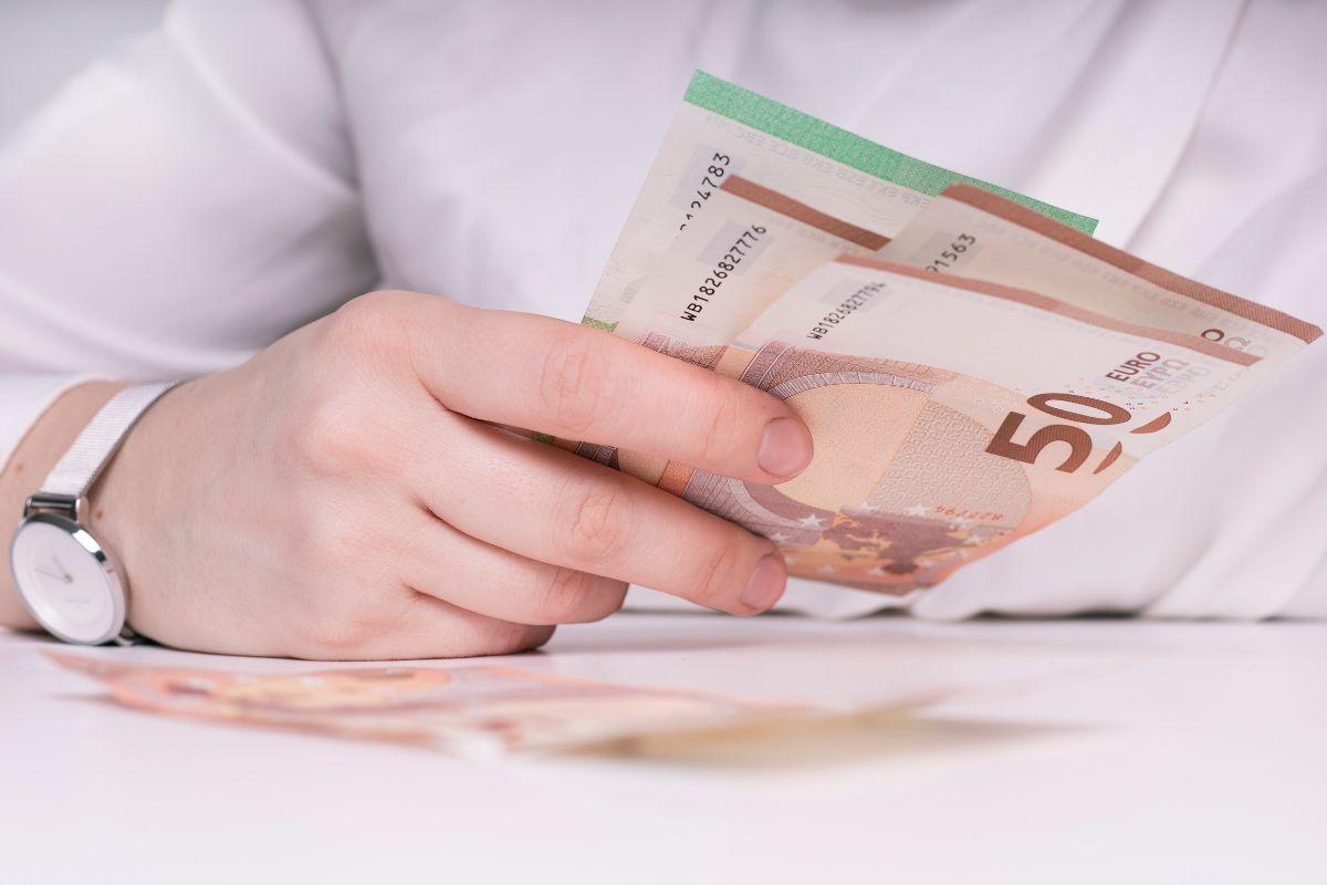 persona che manteine banconote