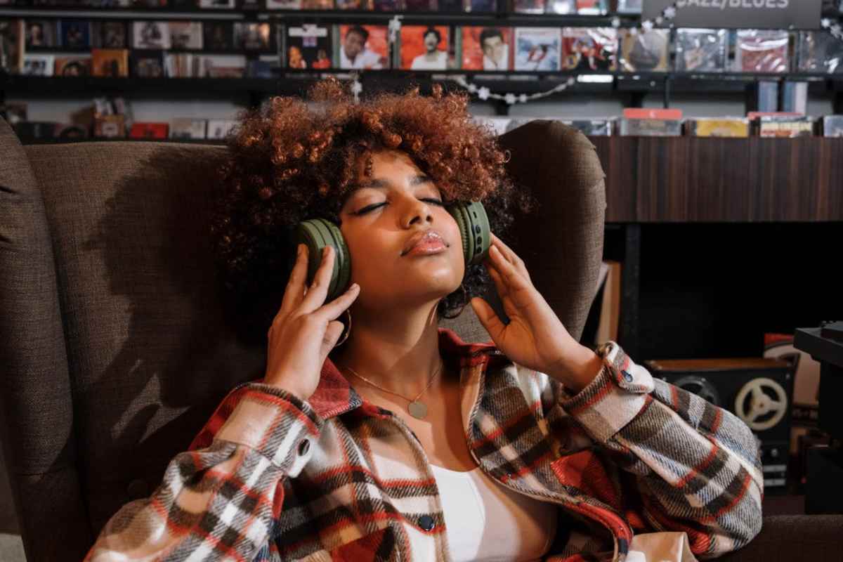 Persona che ascolta musica