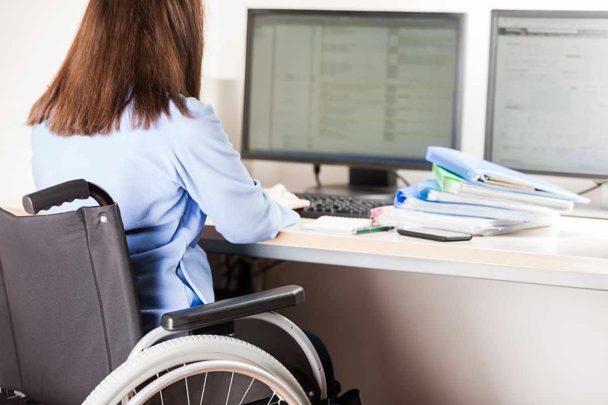 disabile che si informa sulla 104