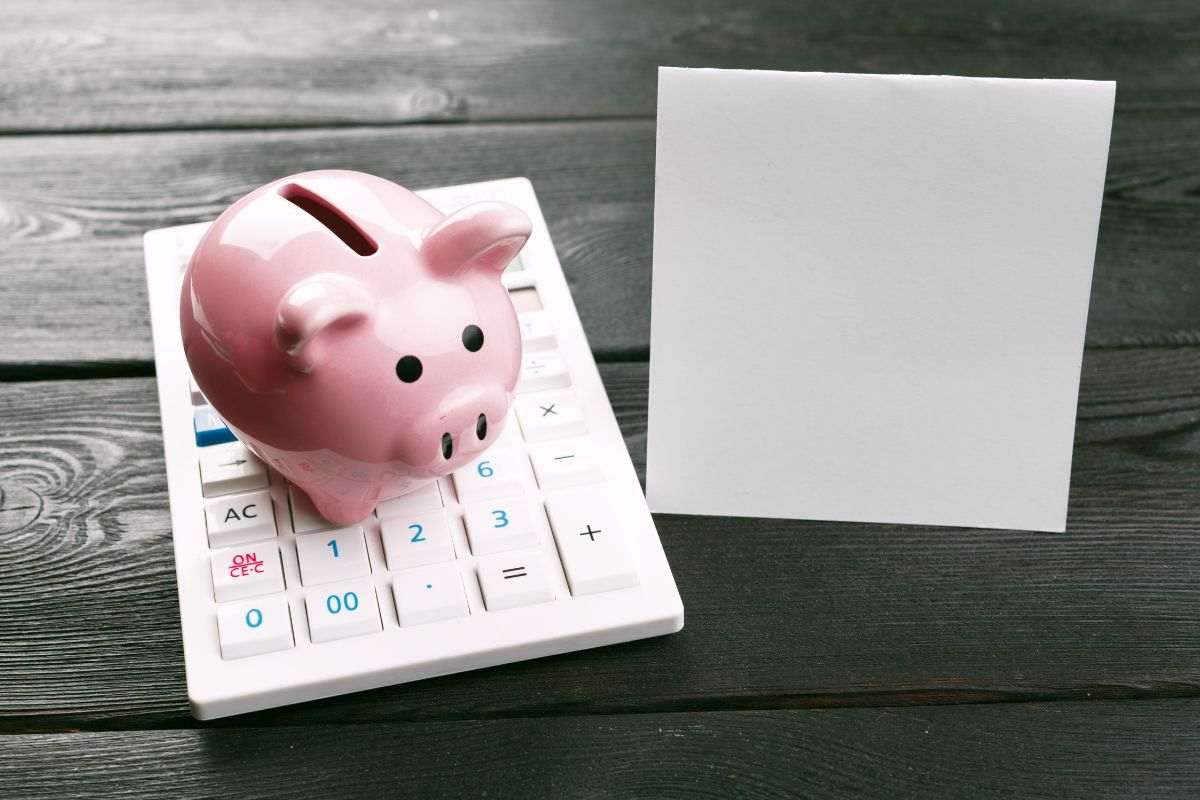 calcolatrice e salvadanaio