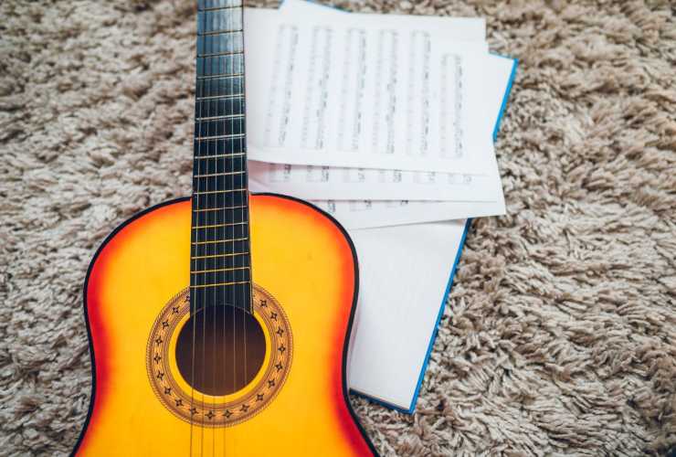 chitarra e spartiti